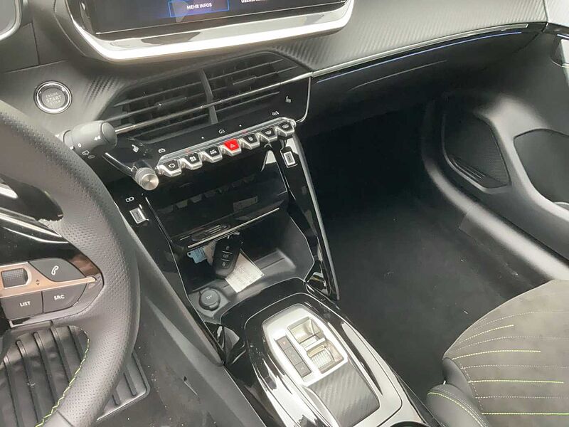 Peugeot 208 GT Hybrid 136 e-DSC6
