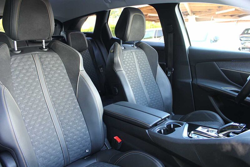 Peugeot 3008 BlueHDi 130 EAT8 Roadtrip