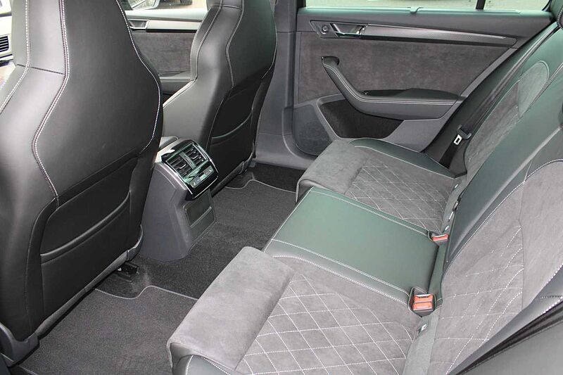 SKODA Superb Combi 2.0 TDI DSG Sportline