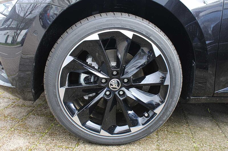 SKODA Superb Combi 2.0 TDI DSG Sportline
