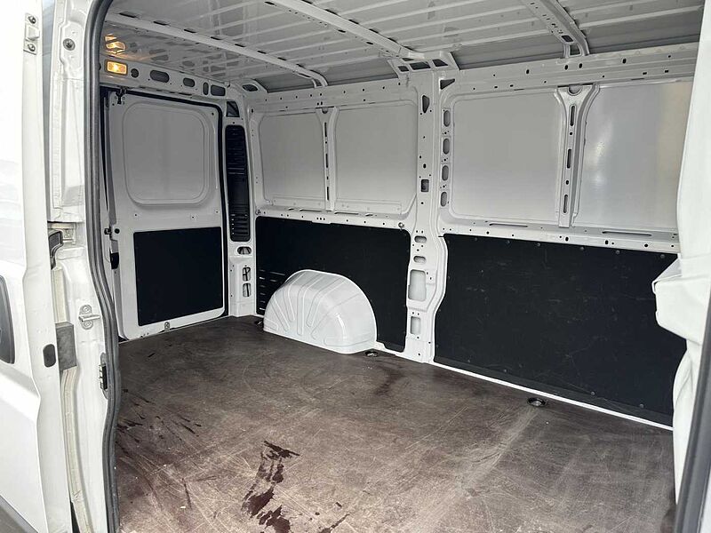 Peugeot Boxer Kastenwagen 333 L2H1 BlueHDi120