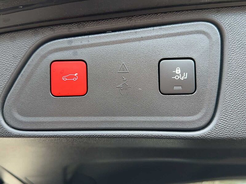 Peugeot 3008 GT Hybrid 136 e-DSC6