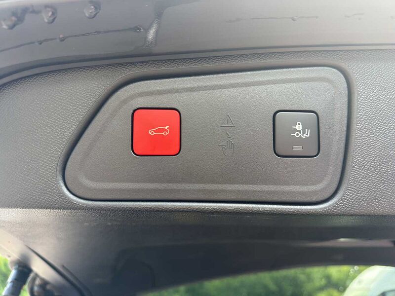 Peugeot 3008 Plug-in Hybrid 300 e-EAT8 GT Pack