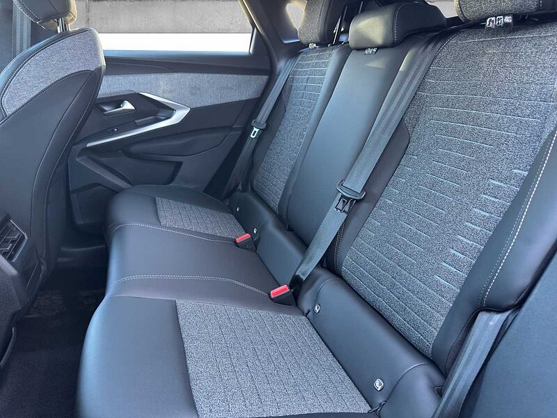 Peugeot 3008 Allure Hybrid 136 e-DSC6