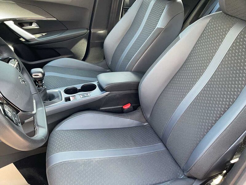 Peugeot 2008 PureTech 130 Allure