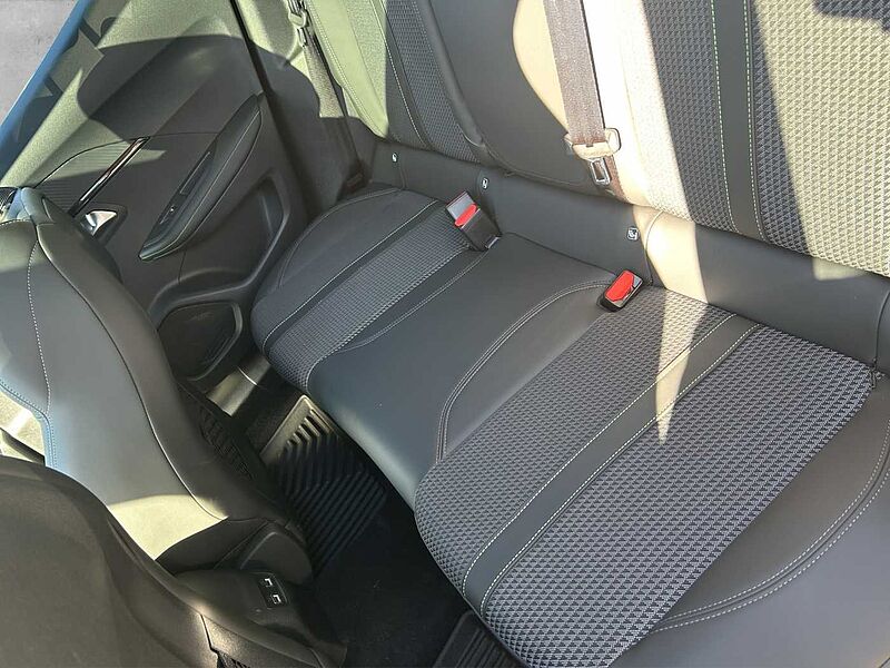 Peugeot 2008 PureTech 130 EAT8 GT